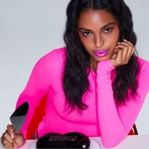 SKIMS FITS EVERYBODY LONG SLEEVE T-SHIRT LIMITED EDITION: NEON PINK XS